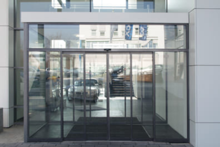 Automatic sliding door